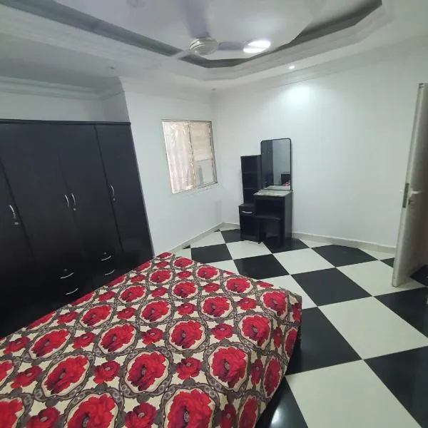 Furnished Bedrooms in villa with shared living room Sharjah，位于沙迦的酒店