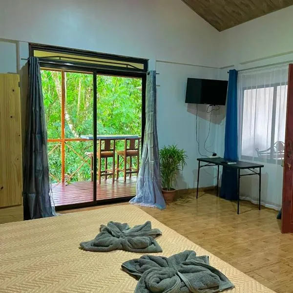 Cabañas el Bosque del Arenal，位于Guayabal的酒店