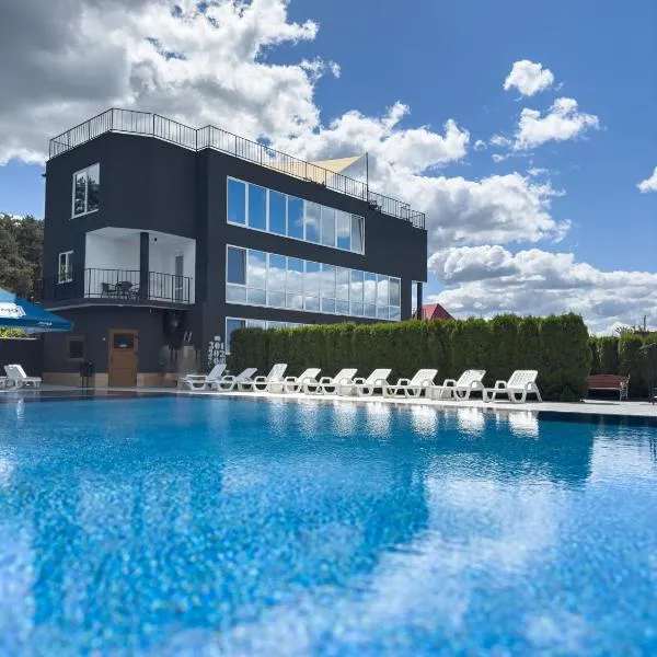 Avalon Hotel&Pool，位于Yelikhovichi的酒店