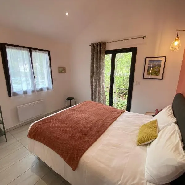 Appartement 2 à 4 personnes, Une Pause au Vert，位于Châteauvieux的酒店