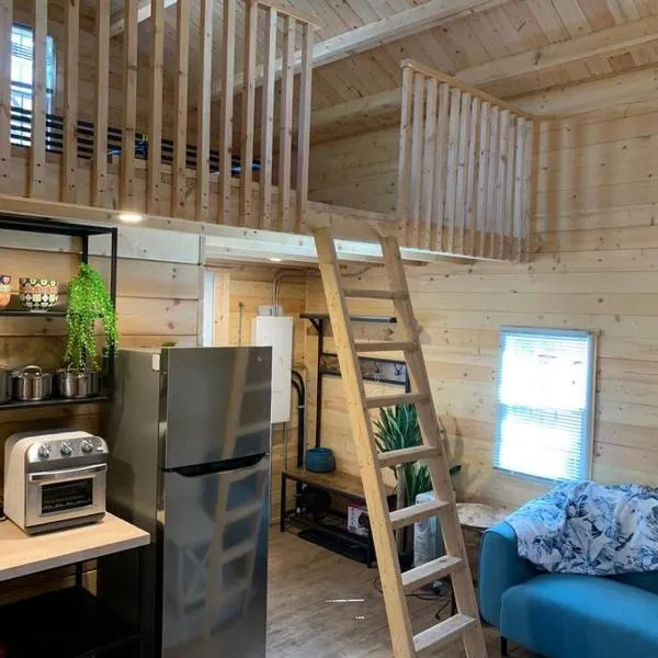 Columba - New Lofted Kabin，位于Fenelon Falls的酒店