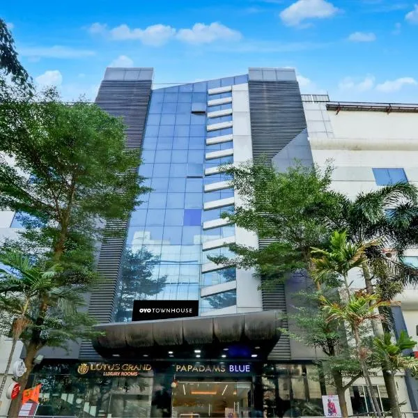 Super Townhouse 1357 Hotel Lotus Grand，位于海得拉巴的酒店