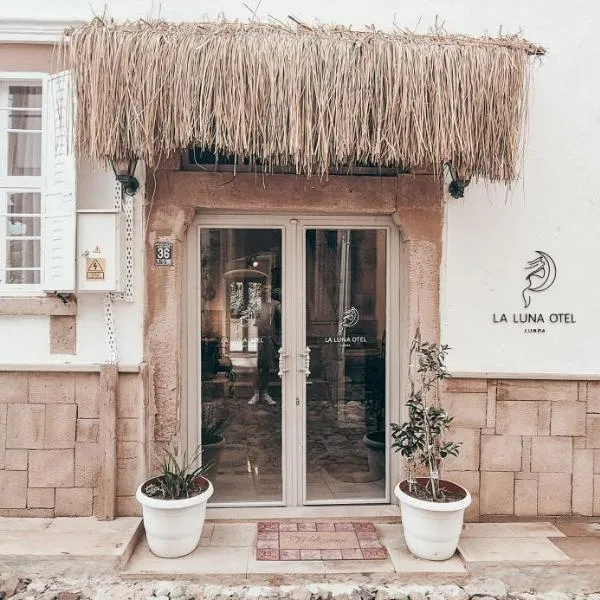 La Luna Otel Cunda，位于艾瓦勒克的酒店