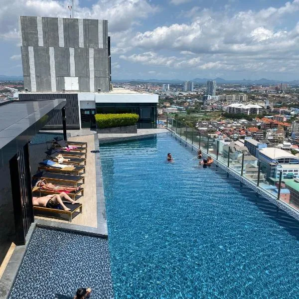 The base in pattaya condo，位于芭堤雅市中心的酒店