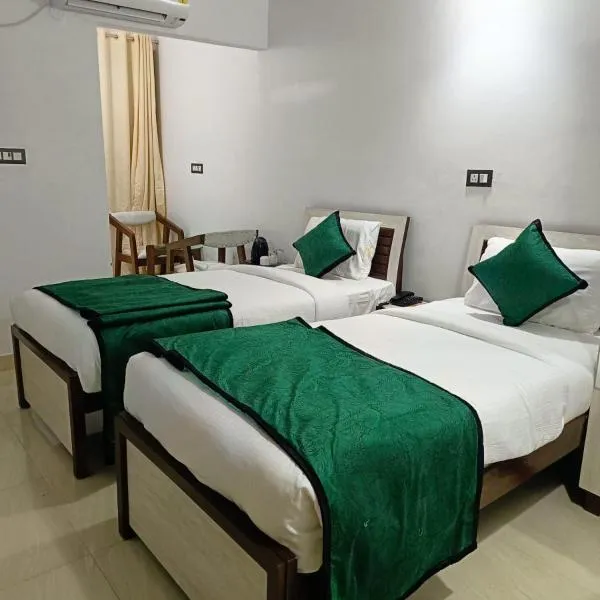 Hotel Aman Residency，位于Bhīta的酒店