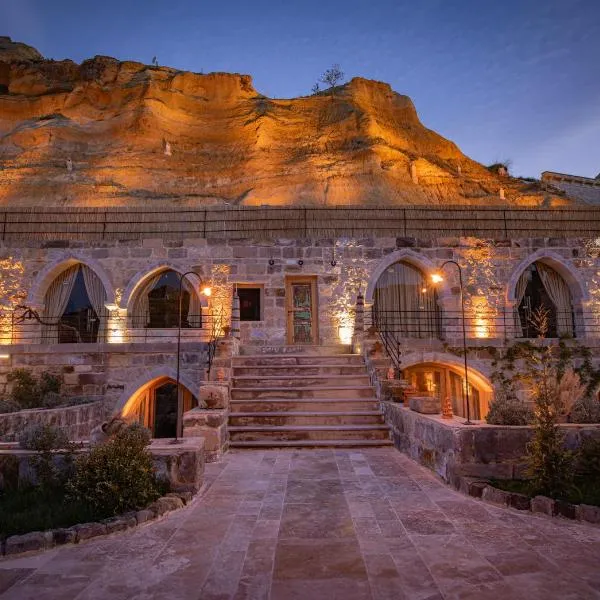 Sur Cave Hotel,位于于尔居普的酒店