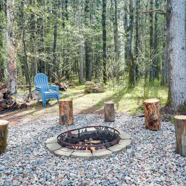 Northwoods Cabin - Near 3 Woodruff Lakes，位于Woodruff的酒店