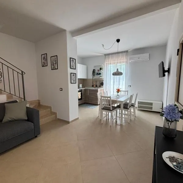 Viola's Charming House，位于加里的酒店