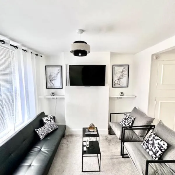 Gillingham 4 bed Guest House，位于吉林汉姆的酒店