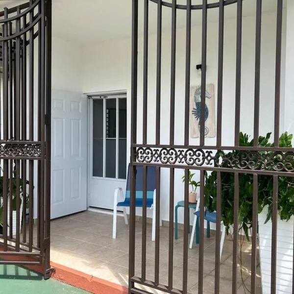 The Brisas' House-3 beds, 6pp. sunny, quiet，位于圣胡安的酒店