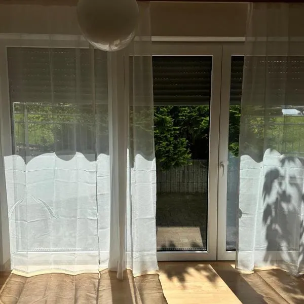 Private Apartment with Terrace and Parking,位于多特蒙德的酒店