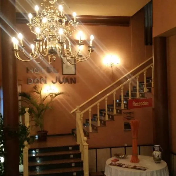 唐璜酒店，位于Madrigalejo的酒店