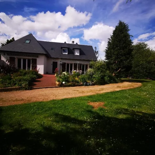 Les Logis de Catherine et Serge，位于Genêts的酒店