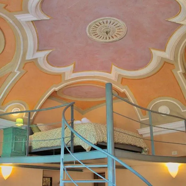 The Painter's Nest with Private Lake Garden，位于西玛的酒店