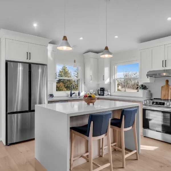 Luxury Family Home in Burlington，位于伯灵顿的酒店
