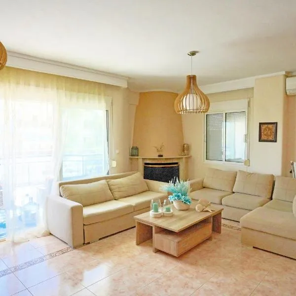 LOVELY AND SUNNY APARTAMENT 300m FROM BEACH!!，位于佩雷亚的酒店