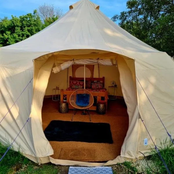Luna Tent Secret garden Glamping，位于Stubton的酒店