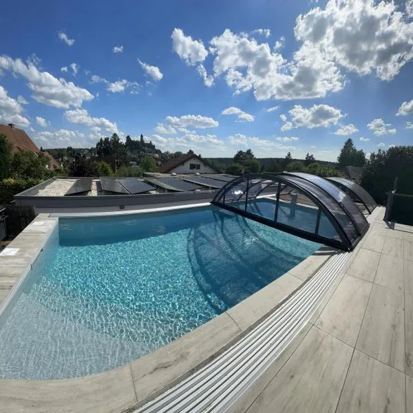 Ferienwohnung Schlossblick - 4 Sterne Sauna Pool Whirlpool exklusiv，位于布劳恩费尔斯的酒店
