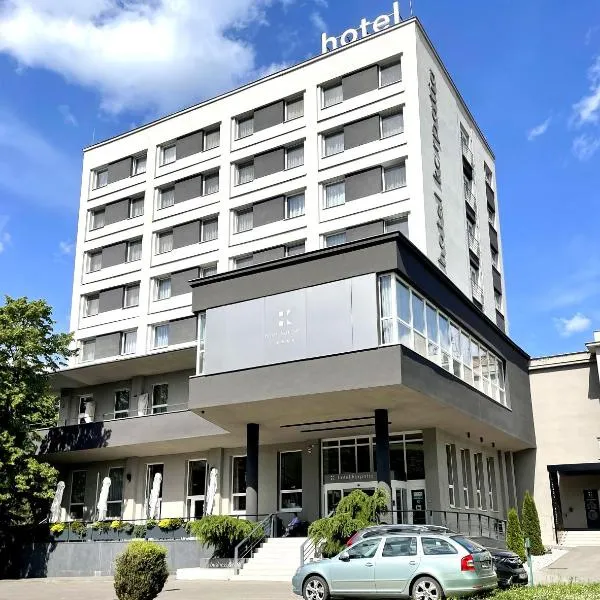 卡尔帕提亚酒店，位于胡门内的酒店