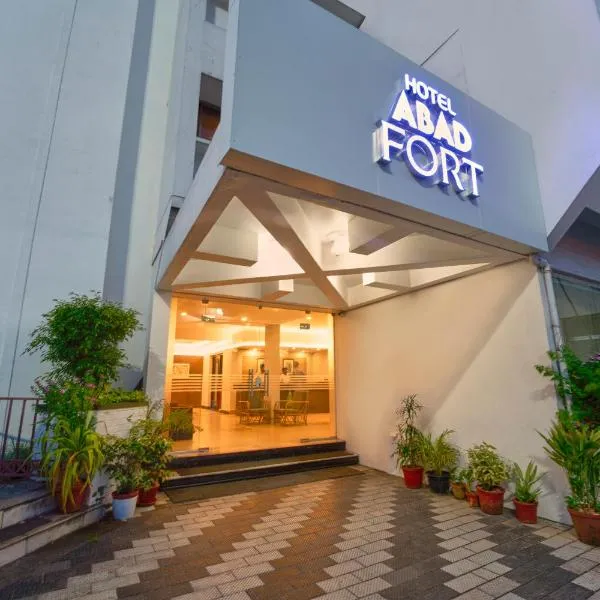 Abad Fort，位于昆巴拉姆的酒店