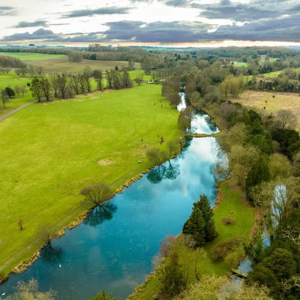 Avington Lakes，位于温彻斯特的酒店