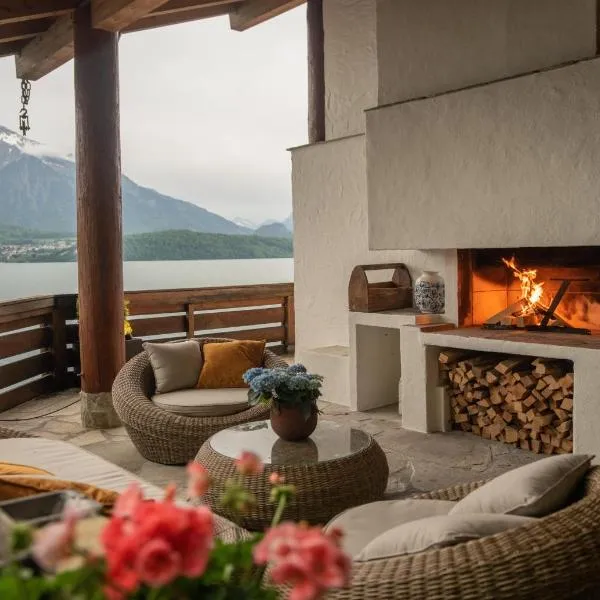 Lakeside Chalet with Panorama View，位于图恩的酒店