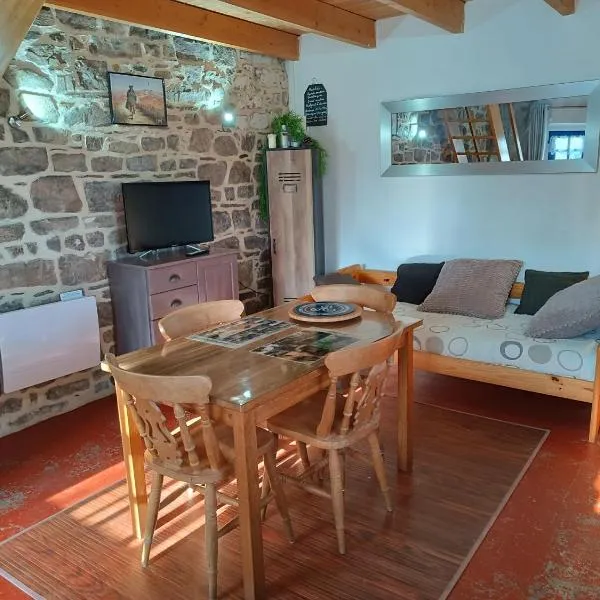 Petit gîte cocoon Ty Bihan Ar Feunteun，位于Scrignac的酒店