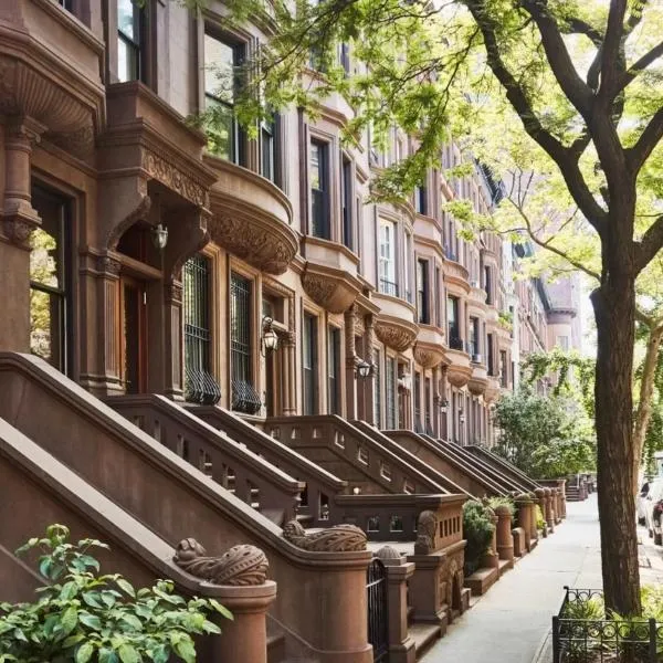 Cozy Townhouse in Harlem，位于联城的酒店