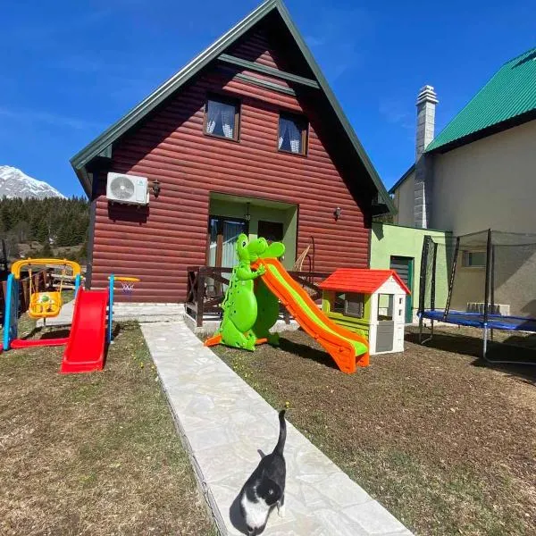 Holiday Homes Durmitorski Gaj & rent a quad，位于扎布利亚克的酒店