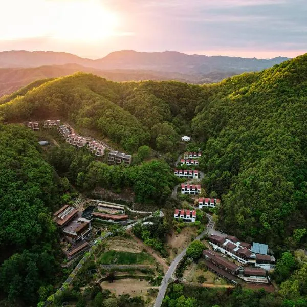 Healience Village，位于洪川郡的酒店