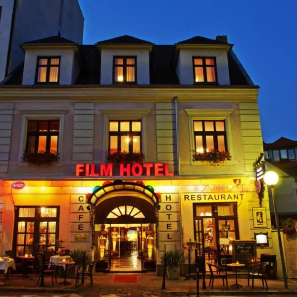 电影酒店，位于德温的酒店