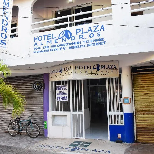 Hotel Plaza Almendros，位于女人岛的酒店