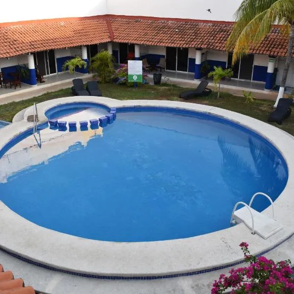Hotel Plaza Almendros，位于Costa Mujeres的酒店