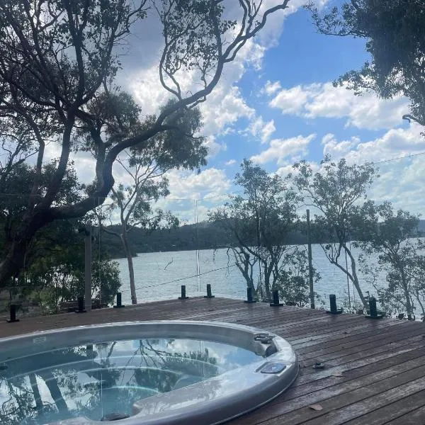 Glasshouse on the Lake，位于艾尔登的酒店