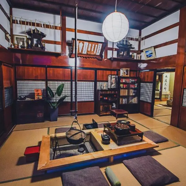 佐渡島 築120年の古民家一棟貸切 河崎浪漫館 囲炉裏体験 檜風呂-蔵サウナ完備，位于佐渡市的酒店