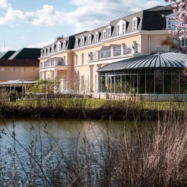Mercure Chantilly Resort & Conventions，位于Verneuil-en-Halatte的酒店