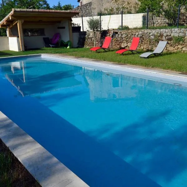 La Magnanerie de l'Estrade, gîte 8 pers avec piscine，位于Rosières的酒店