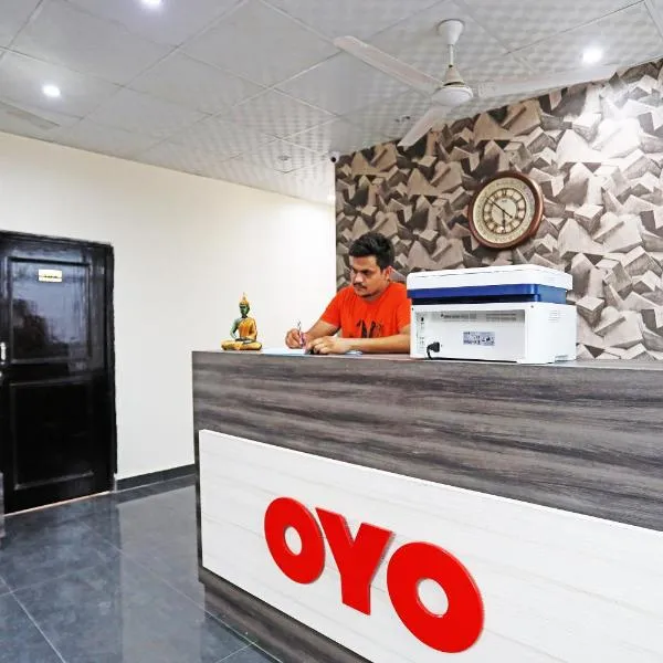 OYO Flagship Hotel Platinum Inn，位于Ballabgarh的酒店