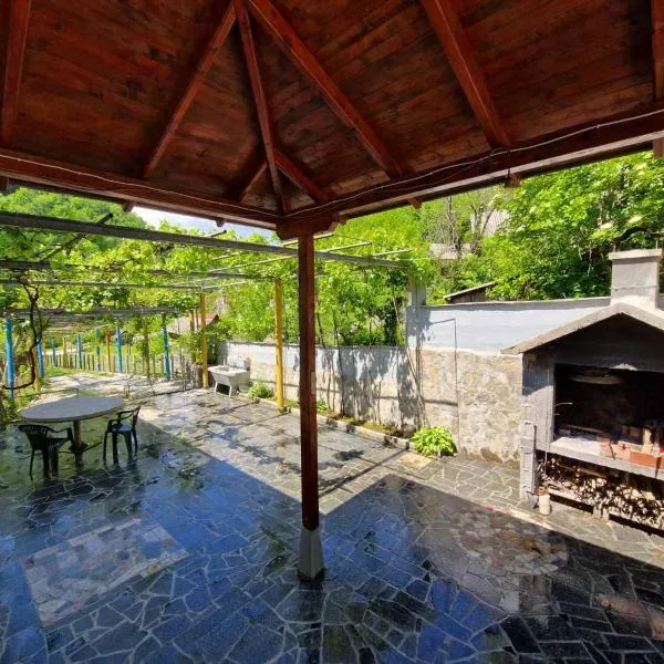 "BIJELA" Apartments with AC, outdoor fireplace and terrace，位于Glogošnica的酒店
