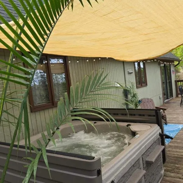 Pocono Mountain View Lake House in Lake Harmony，位于莱克哈莫尼的酒店