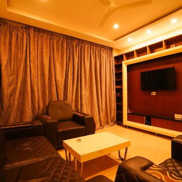 Golden Villa - duplex with private theater - A Golden Group Of Premium Home Stays - tirupati，位于蒂鲁帕蒂的酒店