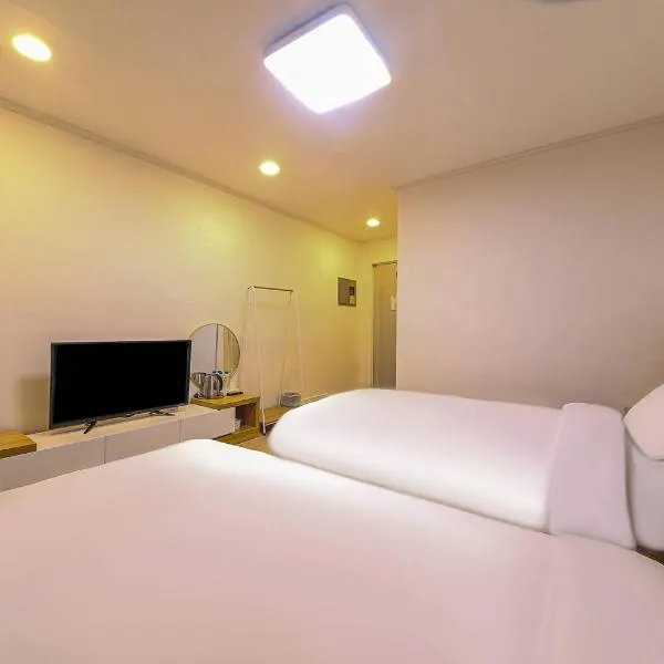 Seorak HOT Spring Mammoth Resotel，位于束草市的酒店