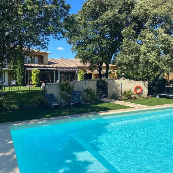 Logis Hôtel La Bastide De Grignan & Restaurant "La Chênaie"，位于格里尼昂的酒店