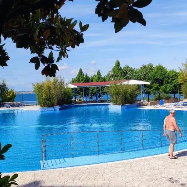 Marina，位于阿赫洛伊的酒店