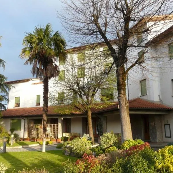 Hotel La Piccola Stazione，位于托里塔迪谢纳的酒店