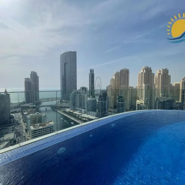 Dubai Marina Walk Gem Modern Apartments with Pool & Gym access, Steps to Beach & Metro Managed by SunnyHomes，位于迪拜的酒店