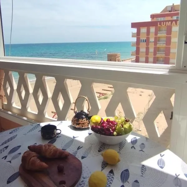 La Mata apartment on the first line，位于拉马他的酒店