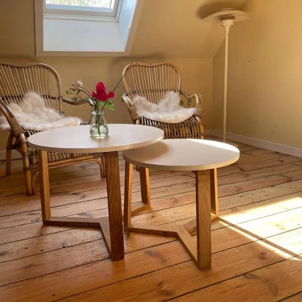 Homestay in charming house on the countryside close to the beach，位于伦讷的酒店