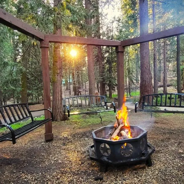 Sequoia Splendor, inside Kings Canyon NP by Visitors Center，位于Wilsonia的酒店