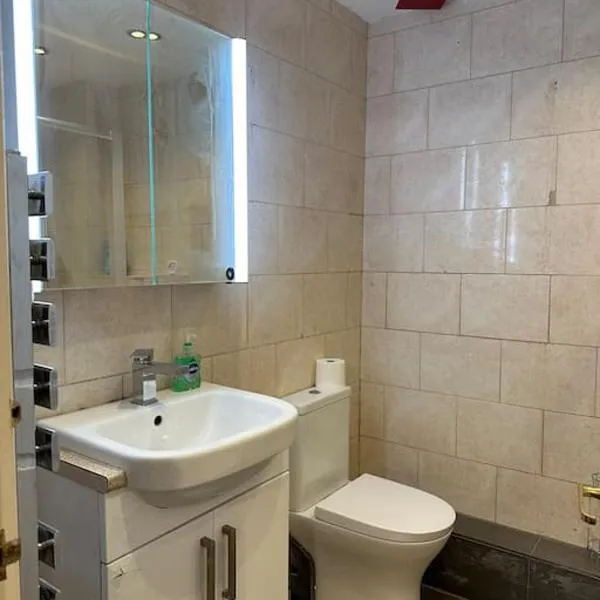 Flat Close To Leagrave Station Luton Airport，位于邓斯特布尔的酒店